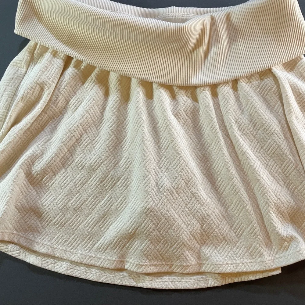 ALO Yoga Cream Skirt - Picture 4 of 12